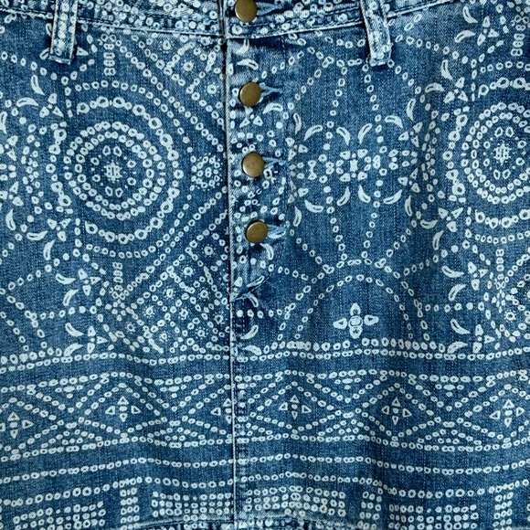 Free people button Jean blue mini skirt with spiral print midrise - size 0 - Picture 9 of 11